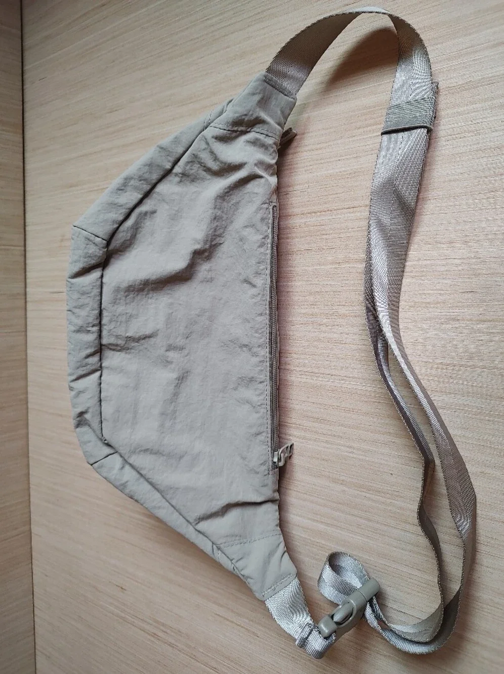 Uniqlo Nylon Crossbody Bag Funny Pack Waist Shoulder Handbag Beige Khaki Pockets - Picture 15 of 16